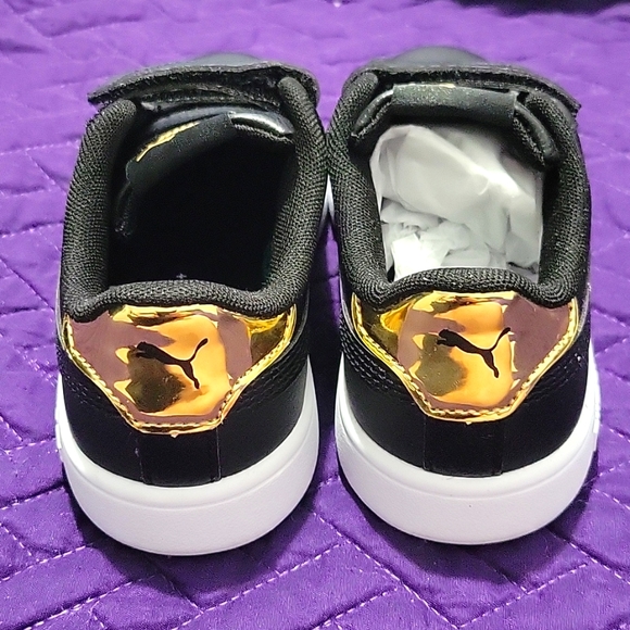 Puma kids Black and Gold size 13C - Picture 4 of 6